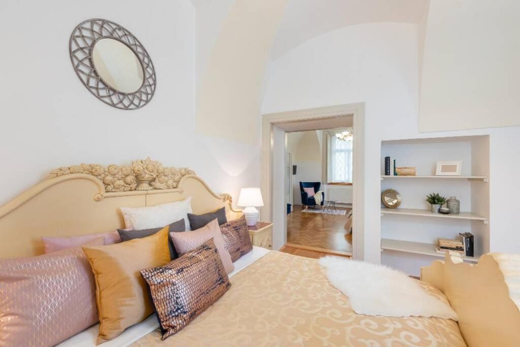 Rose Apartments / Romantic & Cozy / City Center Prague Exterior photo