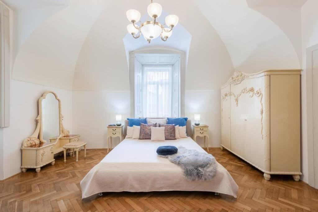 Rose Apartments / Romantic & Cozy / City Center Prague Exterior photo
