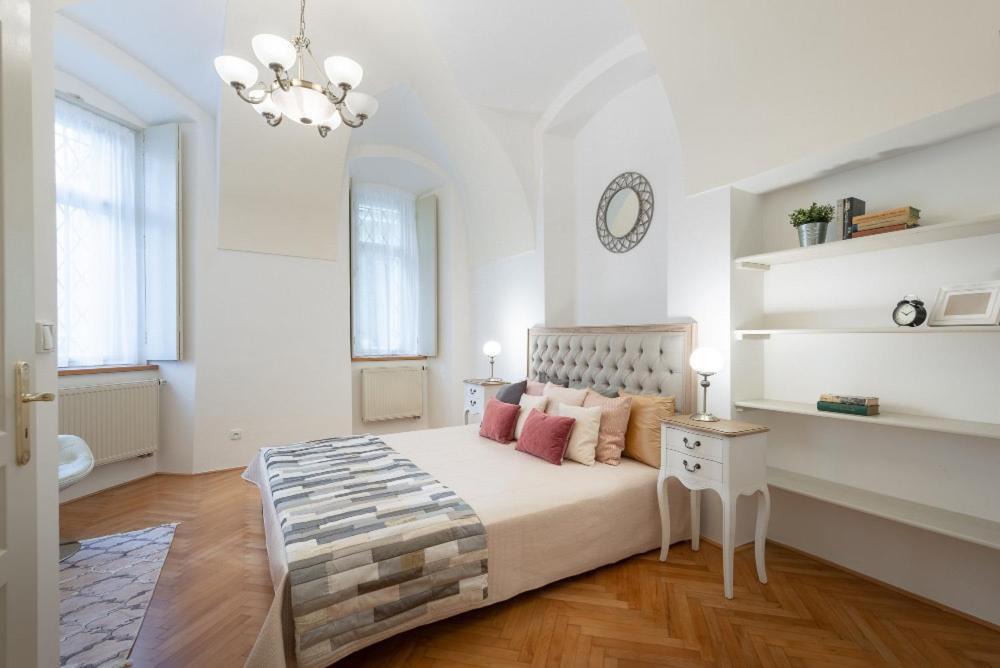 Rose Apartments / Romantic & Cozy / City Center Prague Exterior photo