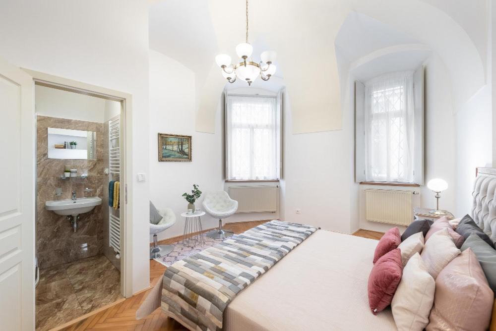 Rose Apartments / Romantic & Cozy / City Center Prague Exterior photo