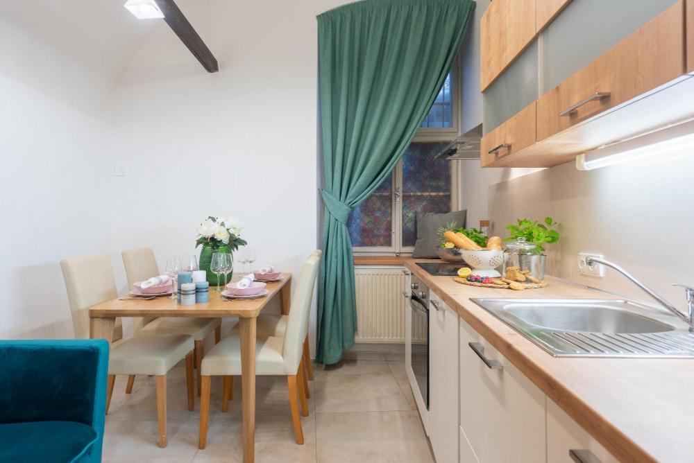 Rose Apartments / Romantic & Cozy / City Center Prague Exterior photo