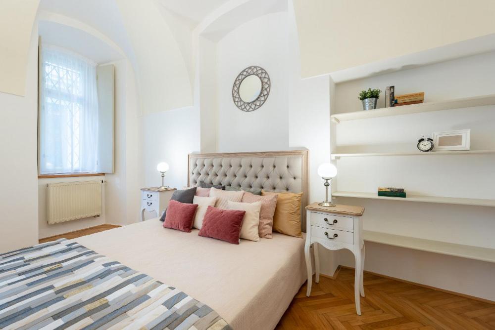 Rose Apartments / Romantic & Cozy / City Center Prague Exterior photo